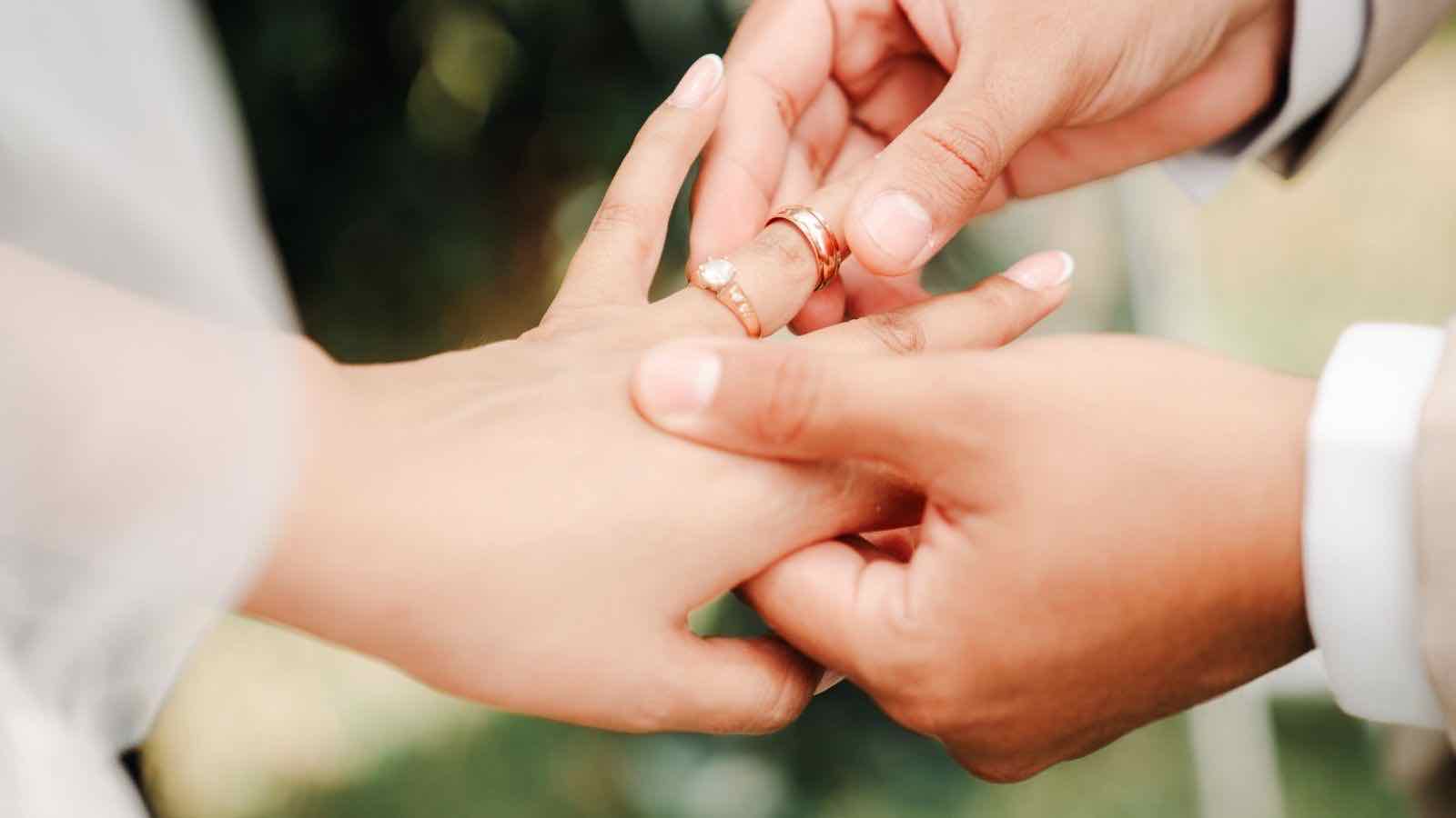 結婚式プロフィールは何に載せる?形式の選び方